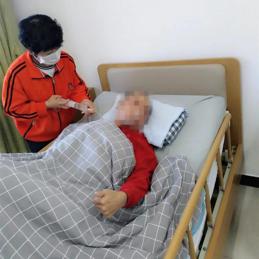 愛，讓他們積極堅(jiān)守，讓長者們樂享歲月靜好