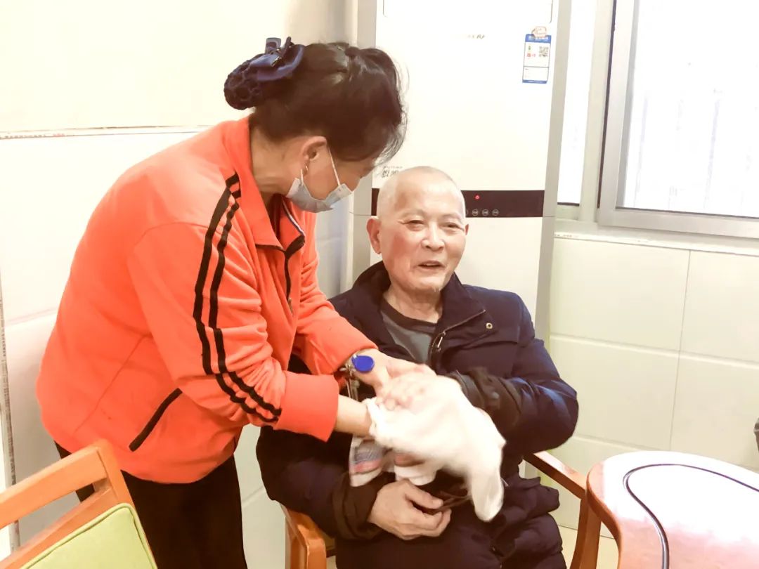 【最美護(hù)理員】傾情守護(hù)，筑起愛的家園
