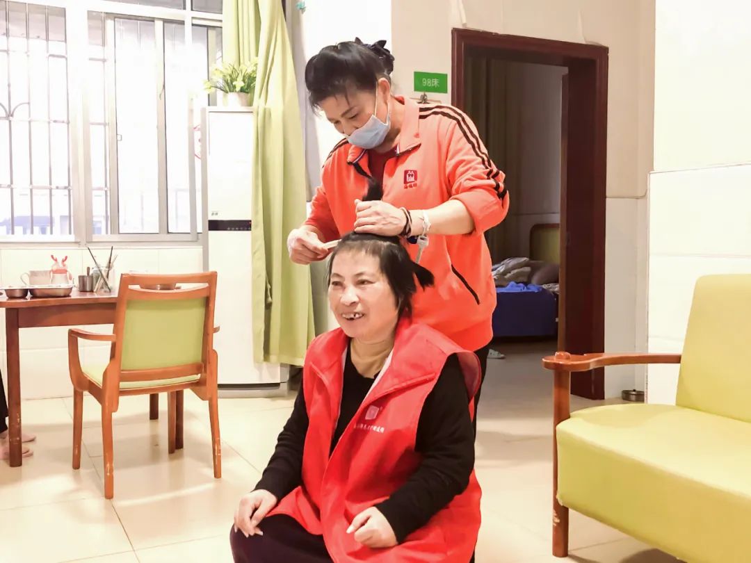 【最美護(hù)理員】傾情守護(hù)，筑起愛的家園