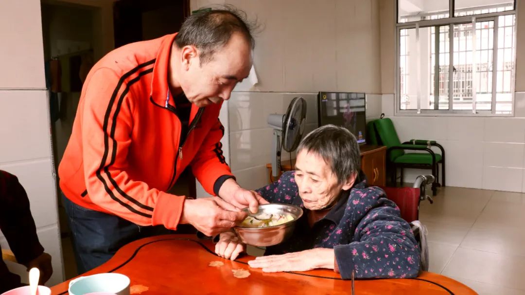 【最美護(hù)理員】傾情守護(hù)，筑起愛的家園