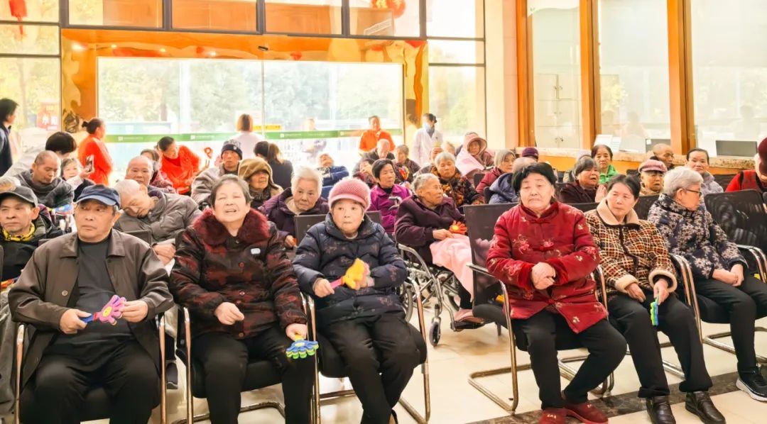 “福啟新歲 祥蛇賀瑞” ——海福祥養(yǎng)老院2025年元旦聯(lián)歡會(huì)